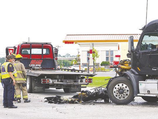 2-semi wreck slows U.S. 82/Memorial