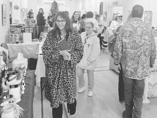 ‘Christmas in the ’Cross’ draws 100s