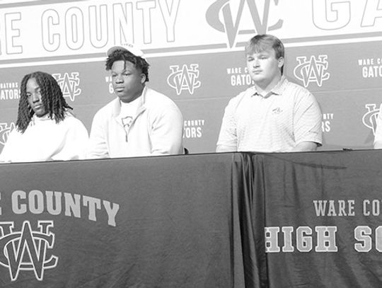 Eight Gators sign national letters of intent