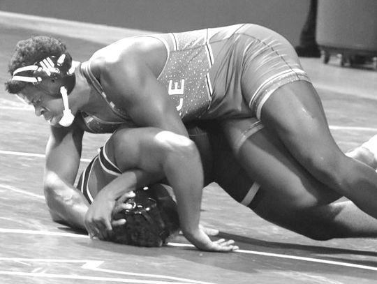 Everett joins short list of Bears to medal