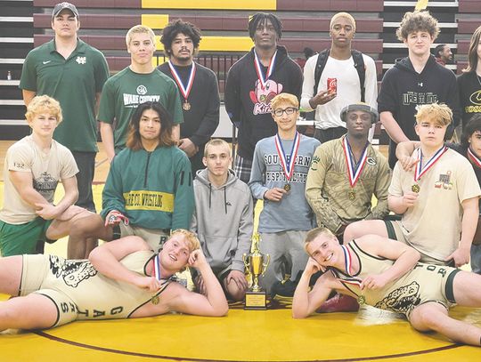 Gators complete sweep of Region 1 wrestling titles