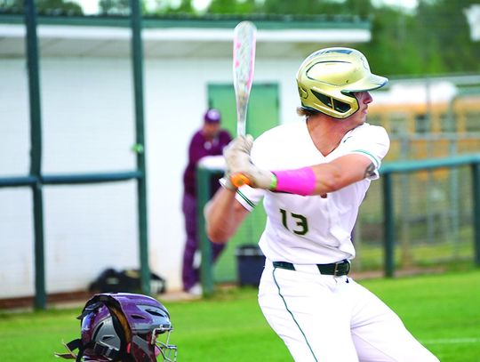 Gators extend winning streak to 14 games