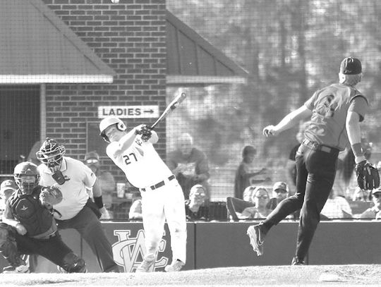 Gators move on after first round sweep of Druid Hills