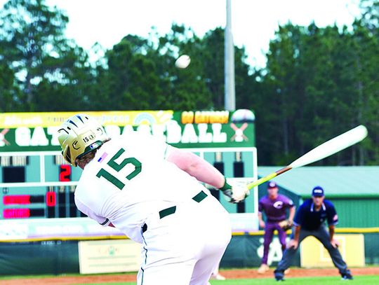 Gators rally past Coffee on Crawford bunt