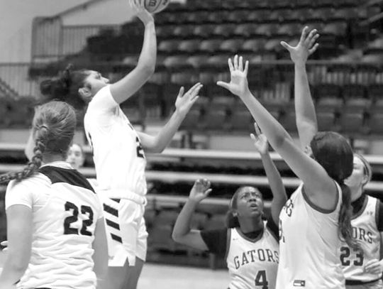 Lady Gators beat Toombs, fall at Richmond Hill