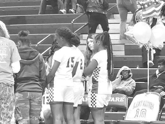 Lady Gators fall, Gators win on Kennedy Sanders Night