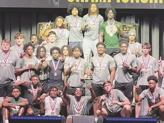 Lady Gators, Gators grab weightlifting titles