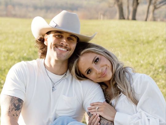Long, Castoe to wed in September 6 rites