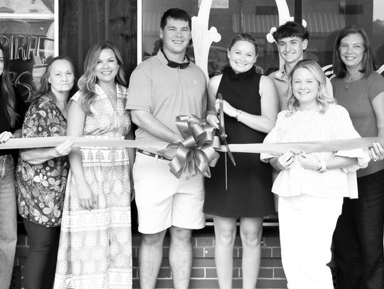 New Chamber member Occasions cuts ribbon