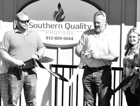 Southern Quality Propane cuts ribbon