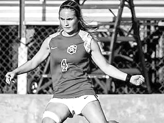 Top-seeded netters steamroll into second round