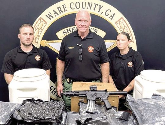 Two arrested in suspected drug distribution operation
