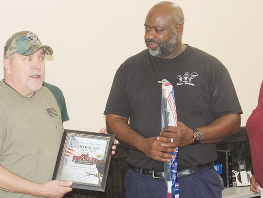 Vets salute city restaurant