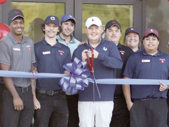 Zaxby’s holds grand opening
