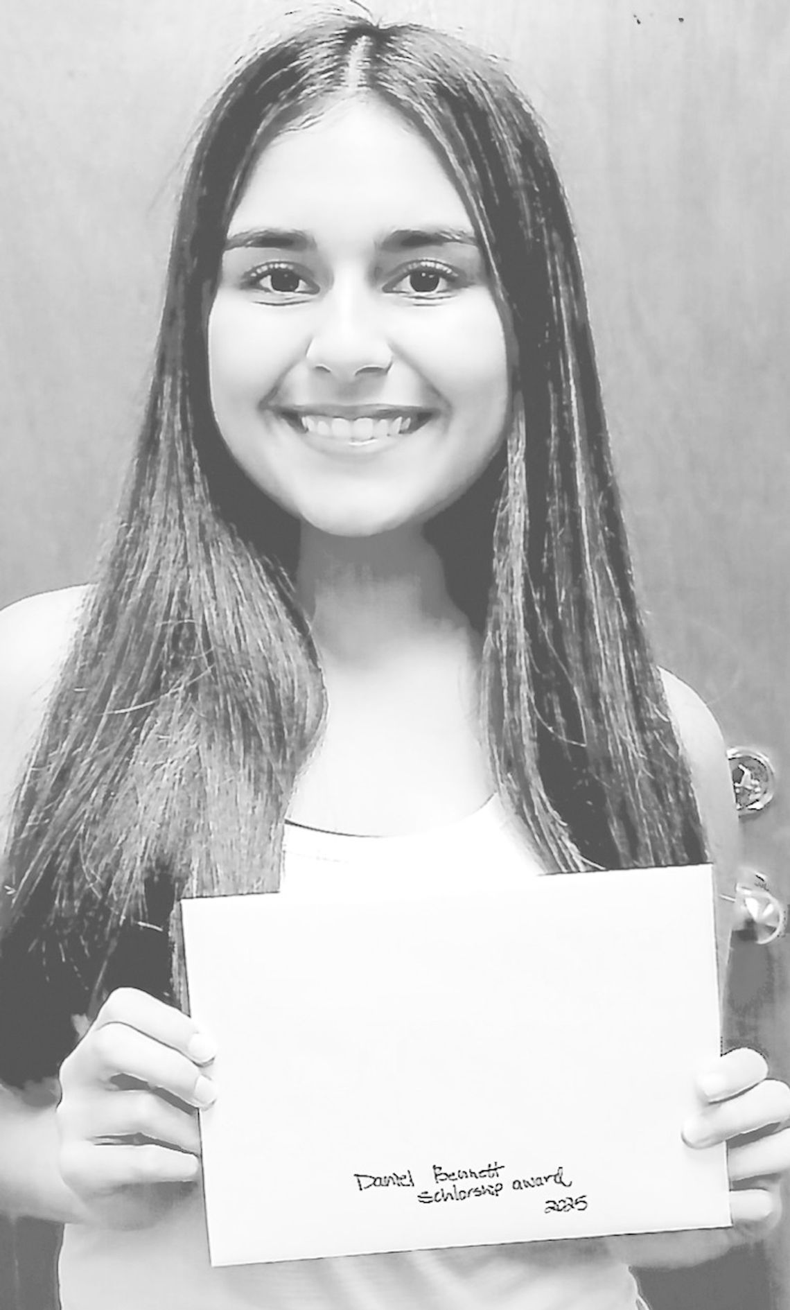 Alvarez wins Bennett Scholarship