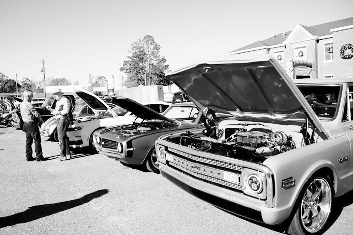 Big crowd enjoys weather, festivities