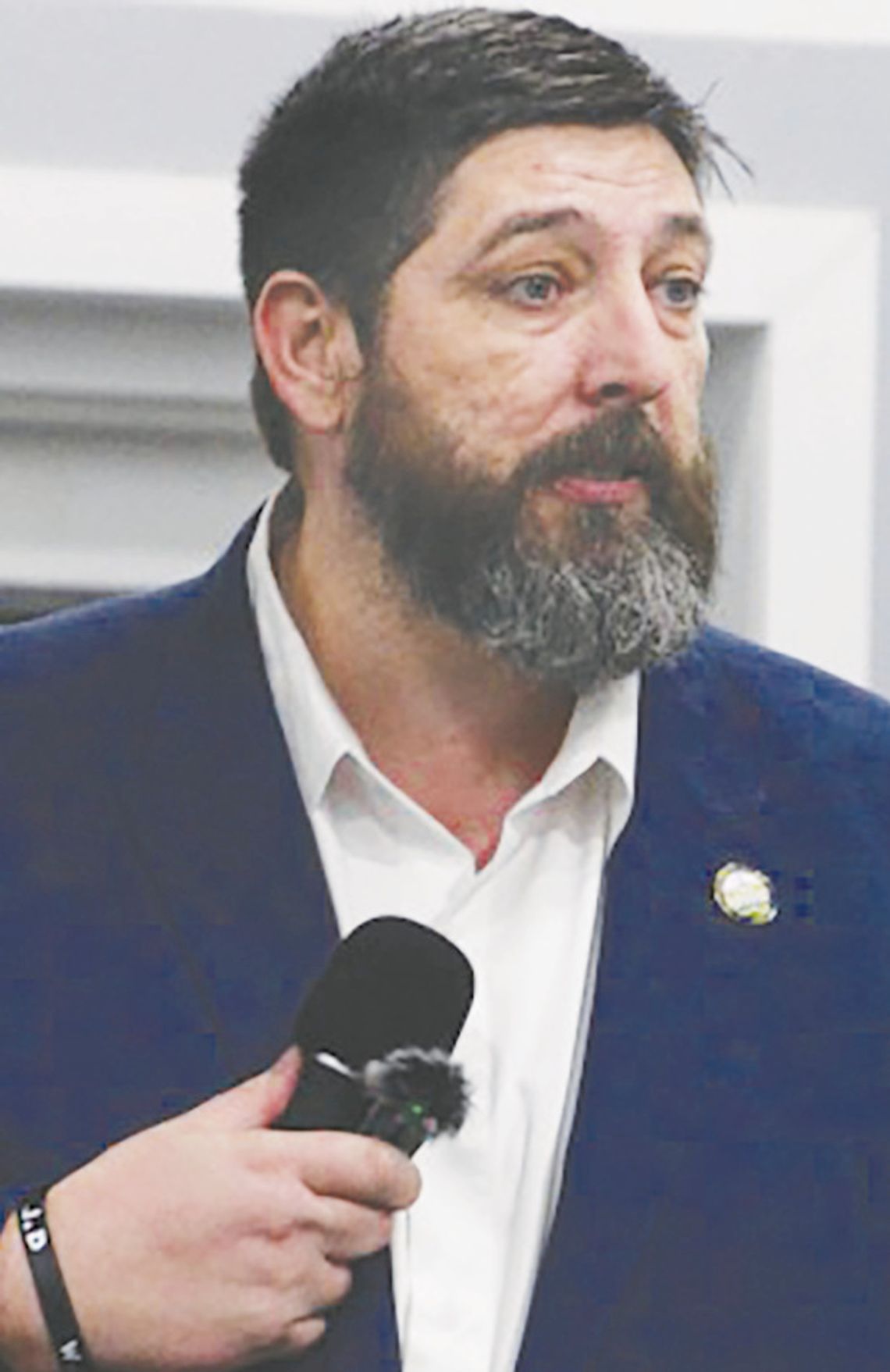 Congressional candidate speaks at Town Hall meeting on county options