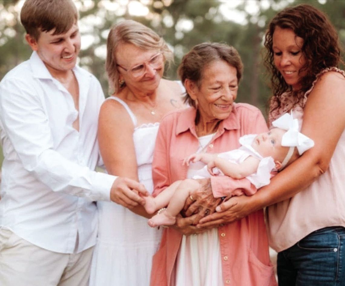 Five generations in one picture, twice Five generations in one picture, twice