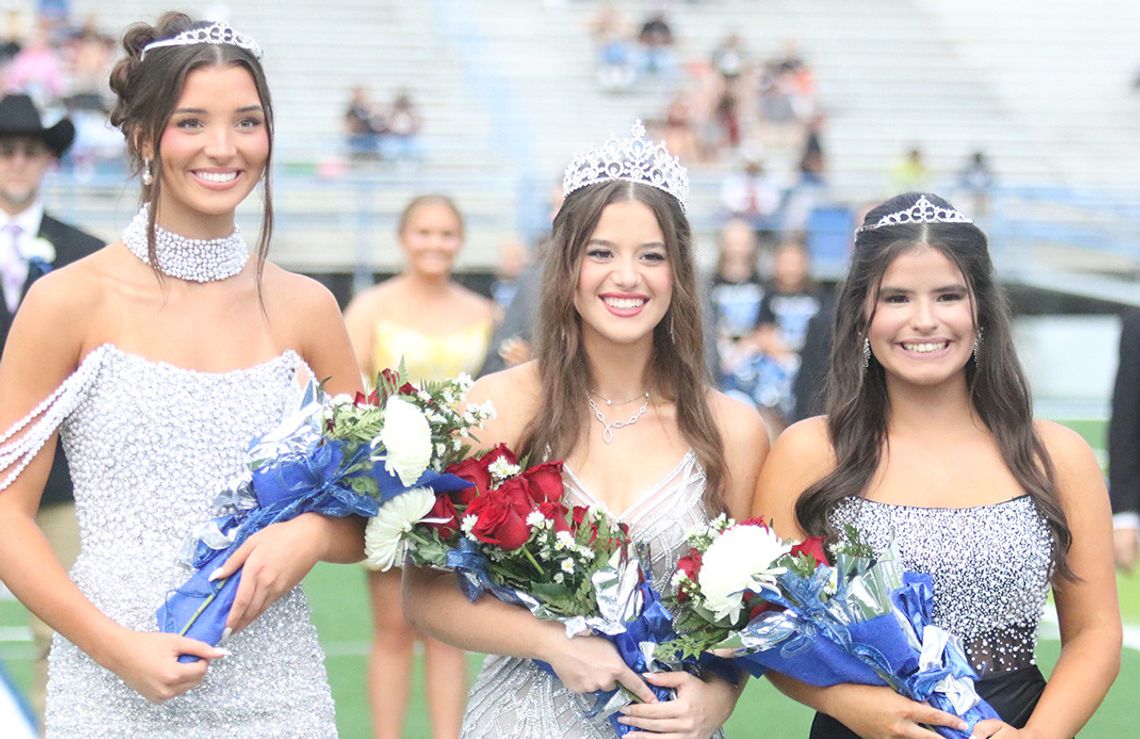 Lee is crowned queen