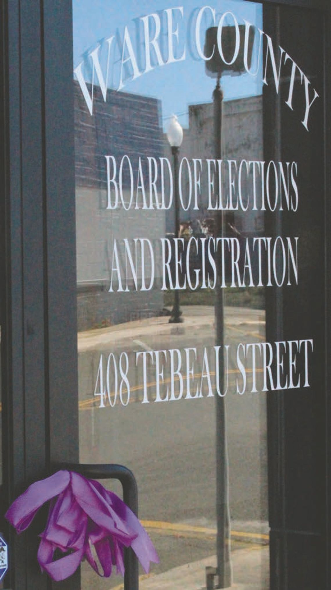 Purple ribbon brings about complaint on election office