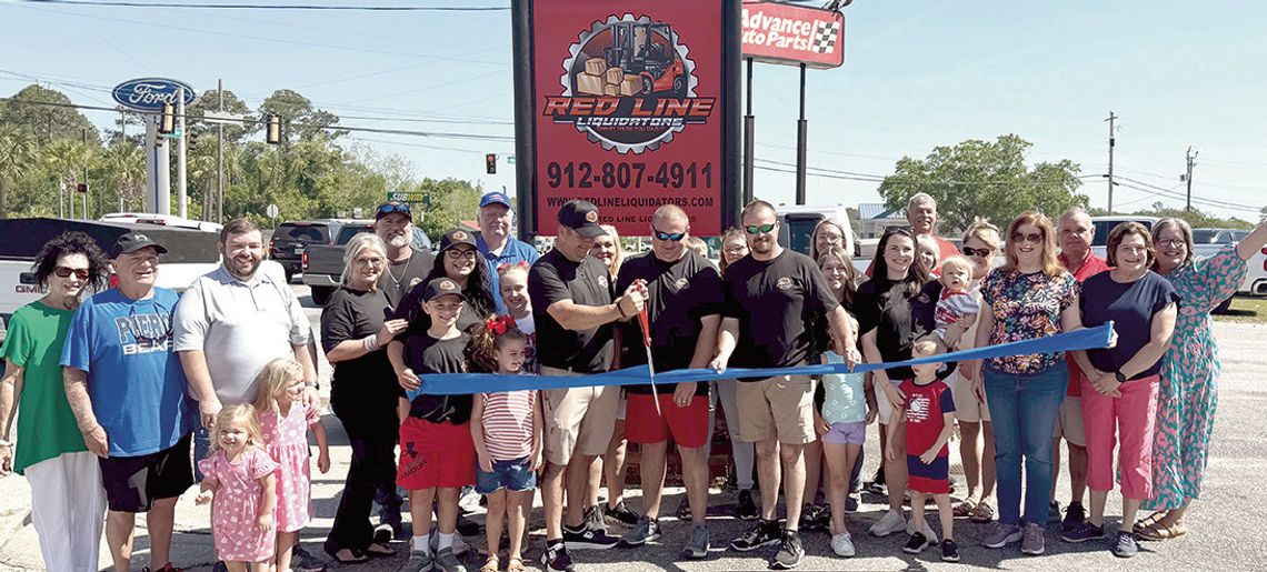 Red Line Liquidators holds ribbon cutting