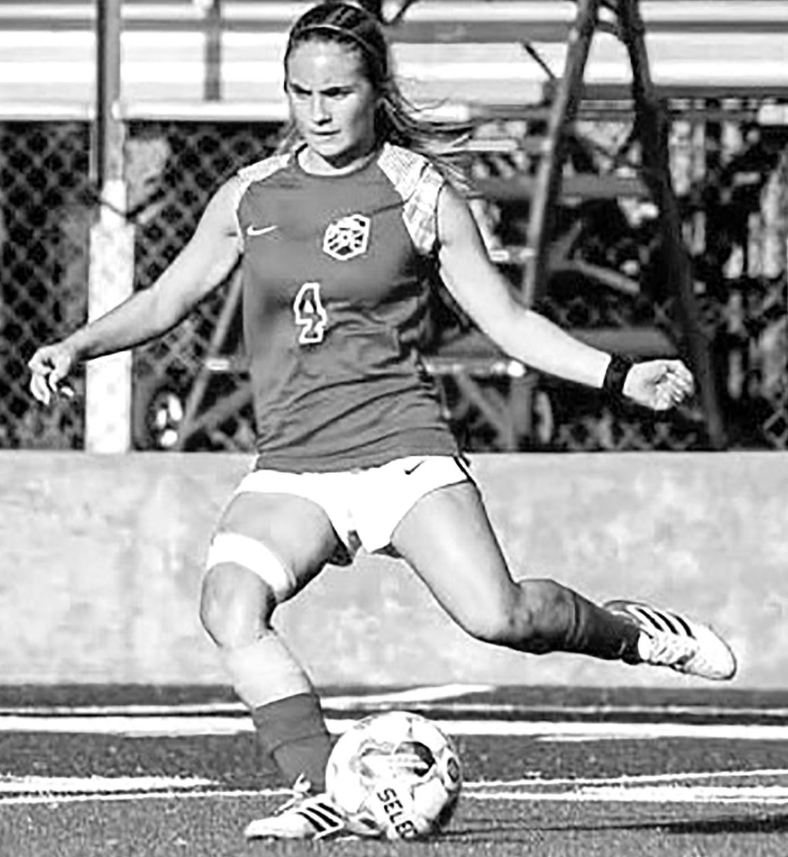 Top-seeded netters steamroll into second round