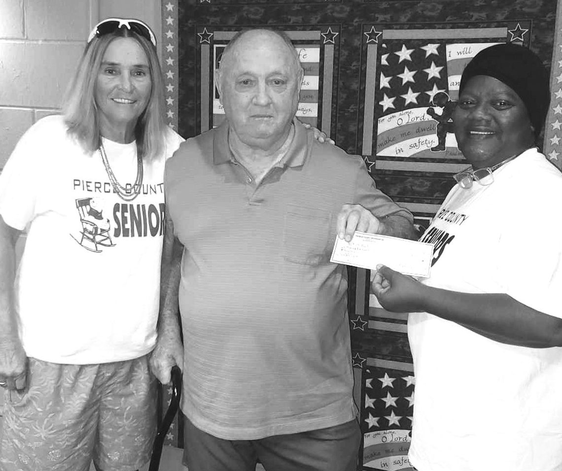 Veterans donates to Senior Center