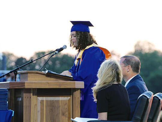 Salutatorian Cianna Kicklighter addresses those in attendance.